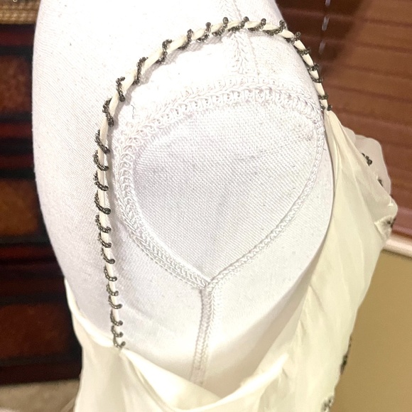 Women's dresses - Size 12P _ NEW ITEM 100% silk material. - Picture 6 of 7